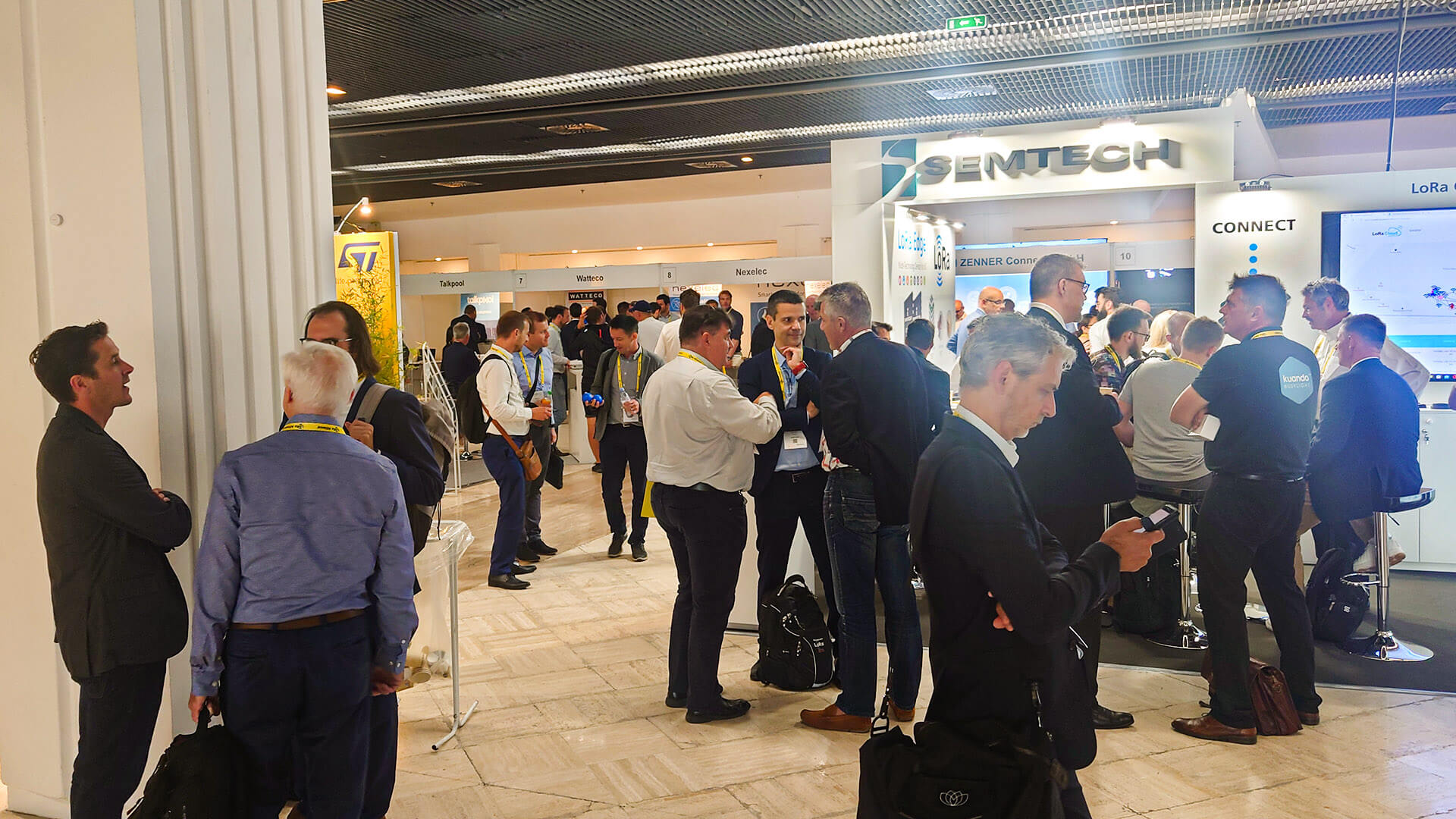 The event was well attended, and one of the first to take place post-pandemic. All attendees with the LoRaWAN app installed were naturally tracked in real-time and visualized as moving dots on displays spread across the venue.